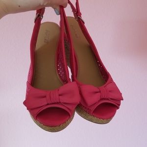 Pink bow wedges